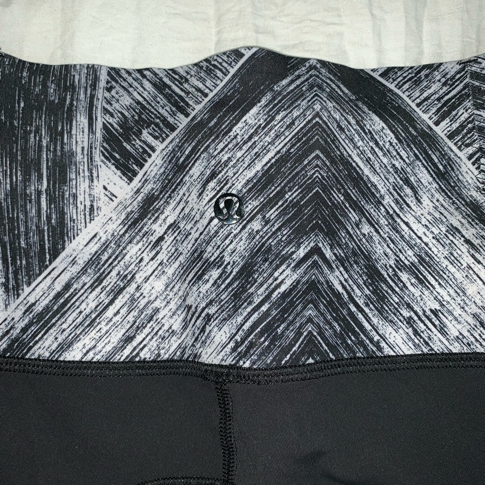Lululemon Pattern Legging - Picture 3 of 6
